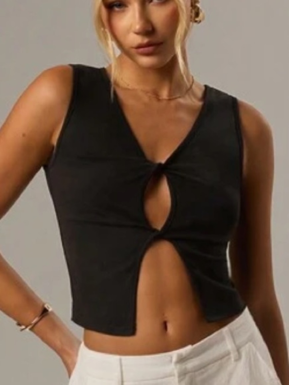 Forever 21 Black Sleeveless Twist Keyhole Crop Top